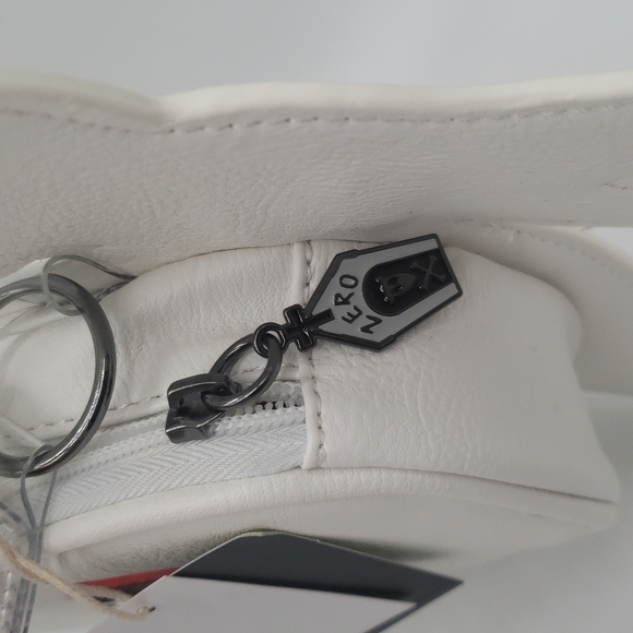 Loungefly NIGHTMARE BEFORE CHRISTMAS ZERO wristlet - Picture 5 of 5